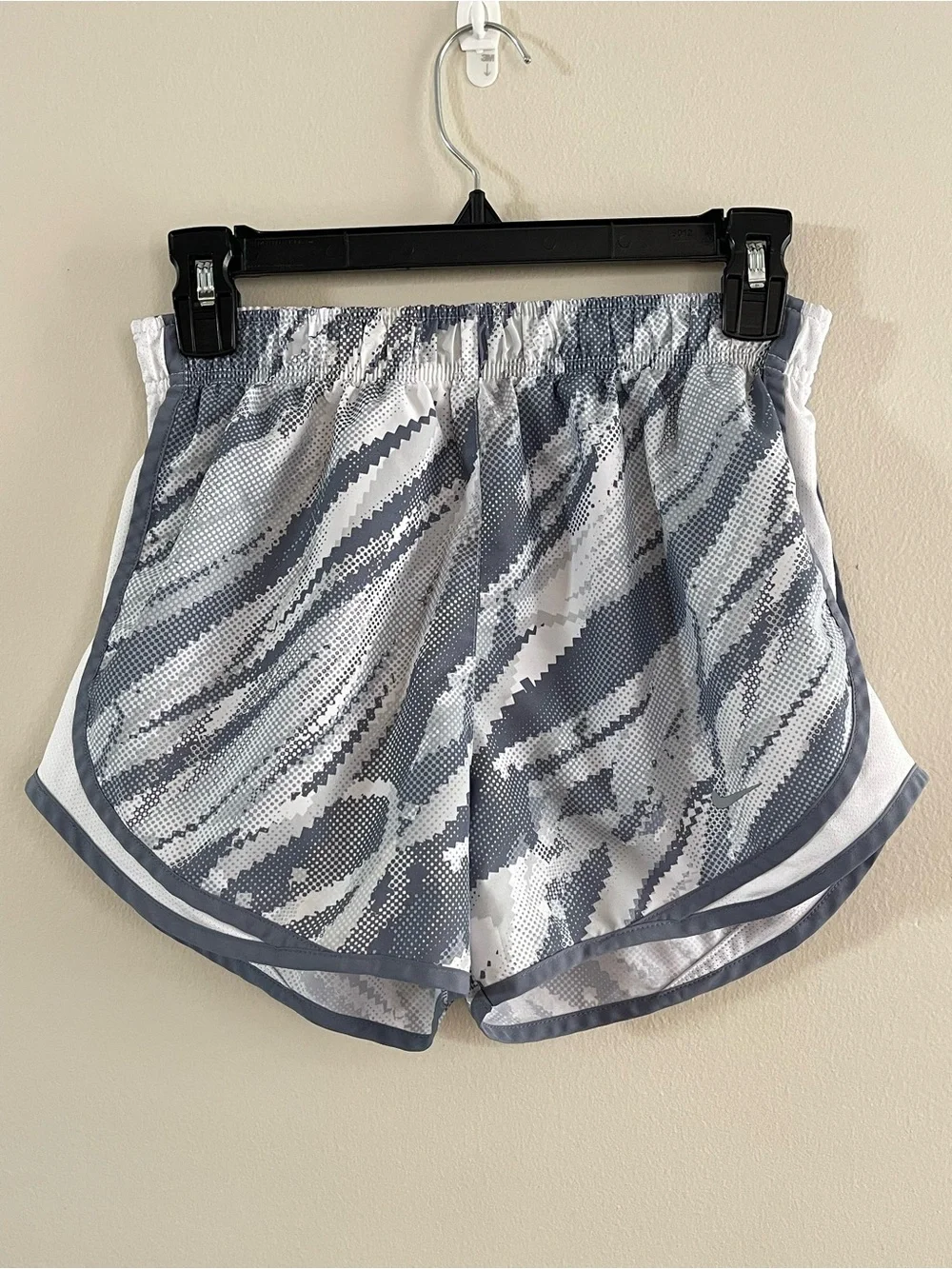 Nike Women's 3” Inseam Lined Tempo Running Shorts - small gray & white